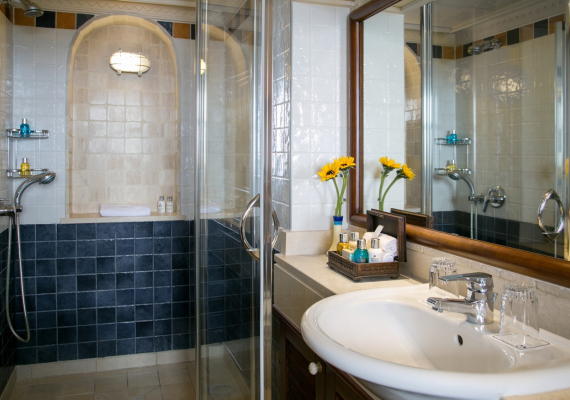 Two Bedroom Family Suite Sea View main building bathroom