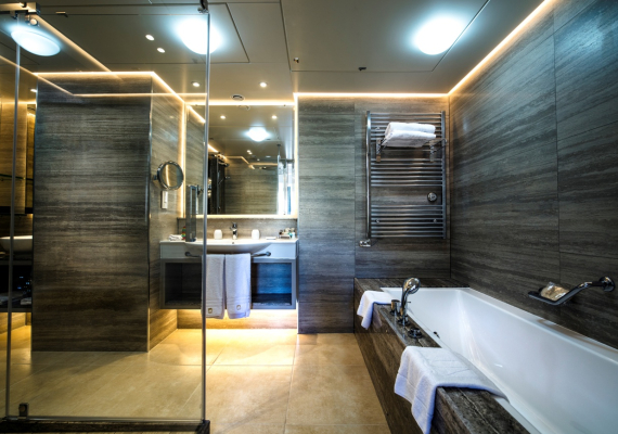 Two Bedroom Family Suite Bay View bathroom
